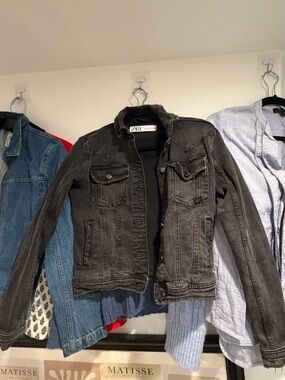 Zara Women’s Black Washed Denim Jacket - Classic distressed Style